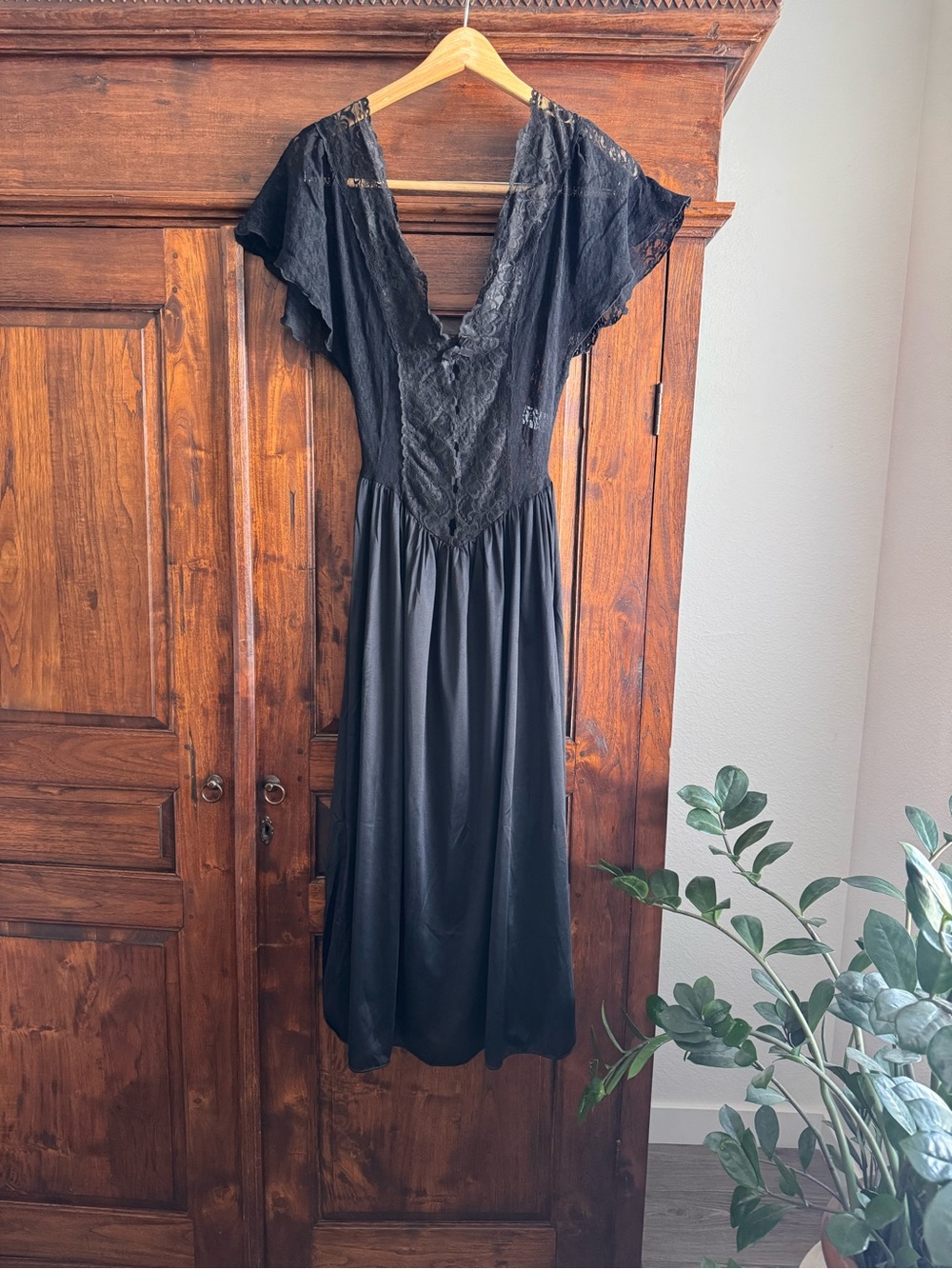 Vintage Cinema Etoile Black Lace Nightgown